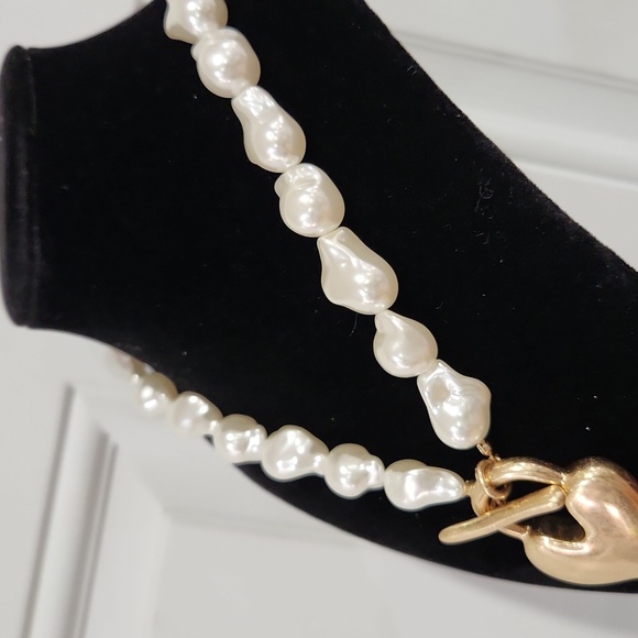 🔹️PIPER K🔹️ VIRAL 21" NECKLACE WITH PEARLS AND A HEART IN MATTE GOLD - Picture 5 of 17